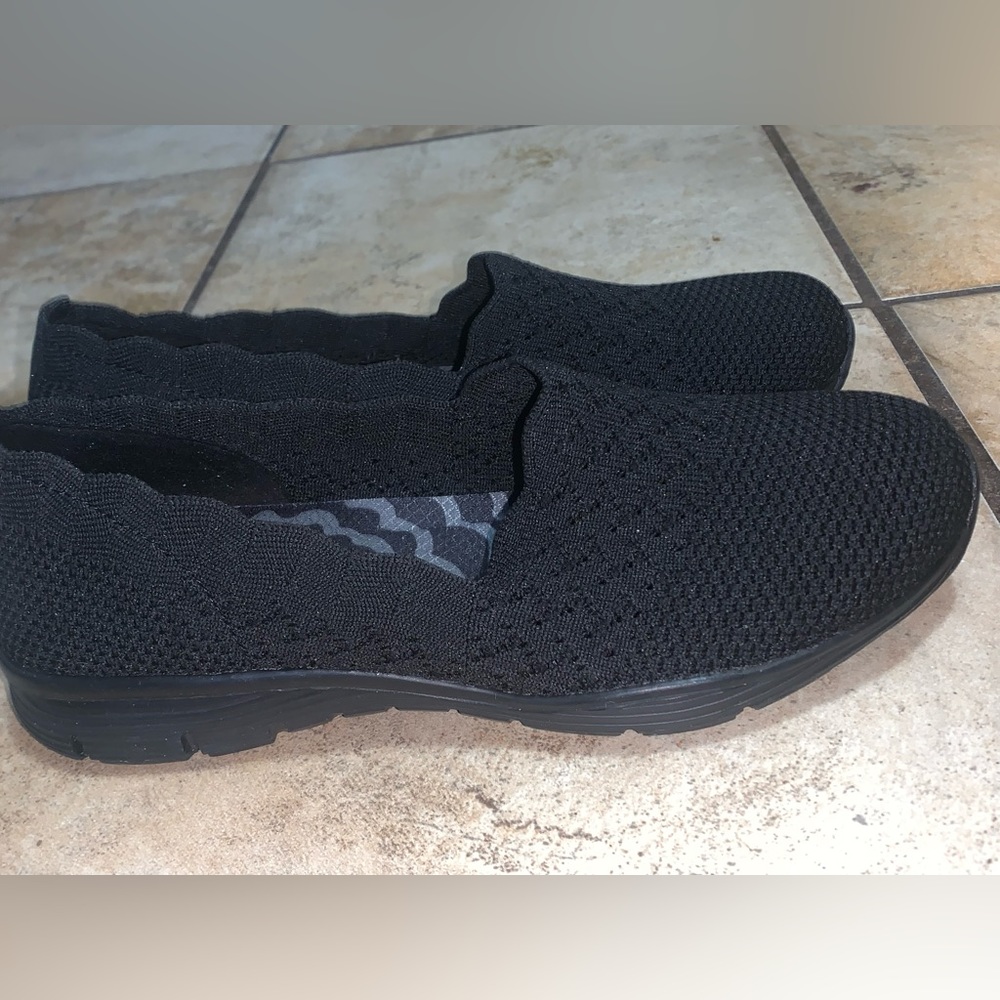 Skechers Classic Fit women’s shoe